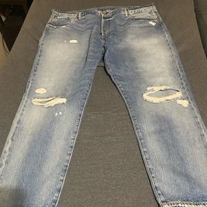 NWOT Levi’s button fly 501 jeans with destroy details